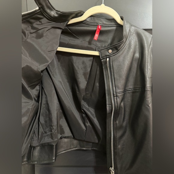 NWT SPANX, Spanx Leather-Like Moto Jacket in Luxe Black Faux Leather, Medium. - Picture 10 of 16